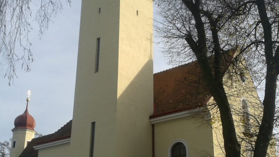 Kostel Navštívění Panny Marie v Hlubokých Mašůvkách má novou fasádu