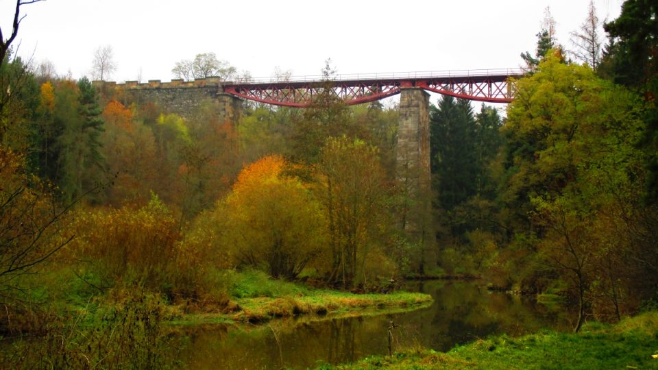 Most je 37 metrů vysoký