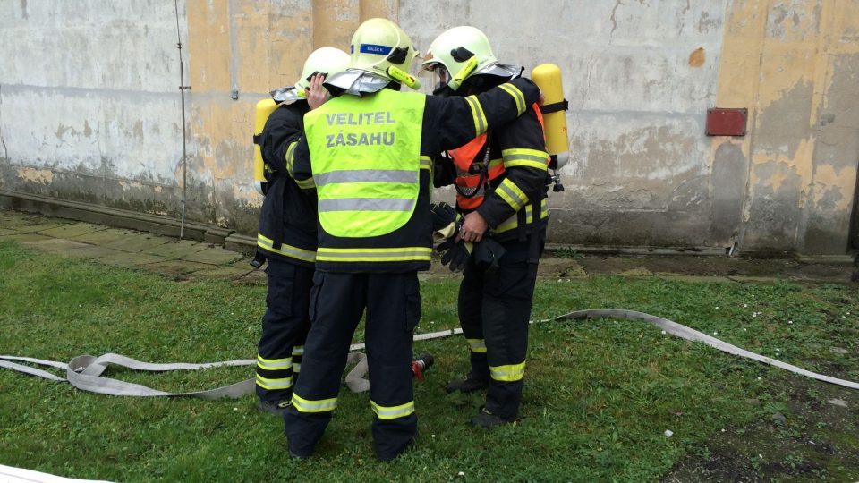 Hasiči nacvičovali zásah při požáru na zámku v Duchcově