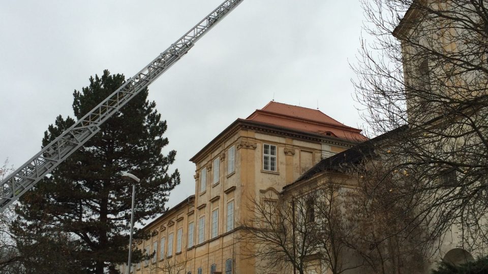 Hasiči nacvičovali zásah při požáru na zámku v Duchcově