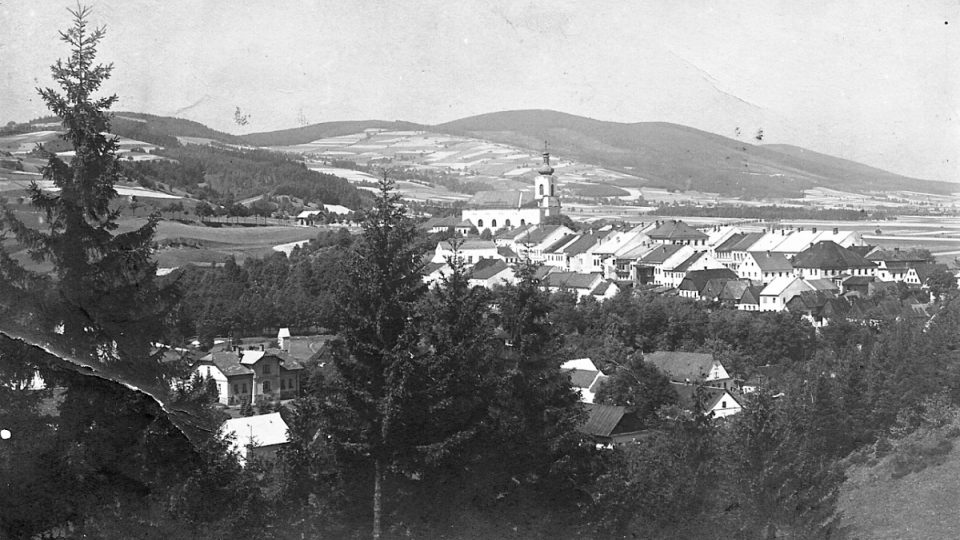 Štíty na pohlednici v roce 1928