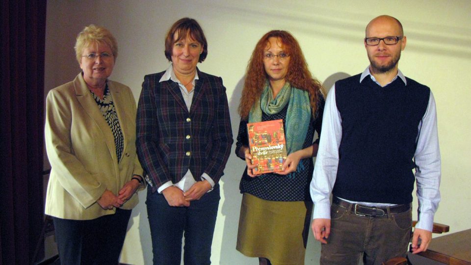 Zleva prof. Eva Semotanová, RNDr. Eva Plešková a editoři knihy Přemyslovský dvůr PhDr. Dana Dvořáčková,Ph.D. a PhDr.Jan Zelenka,PhD.