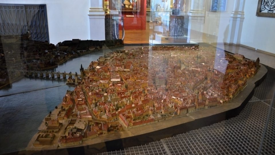 20 metrů čtverečních husté papírové skládačky - to je Langweilův model Prahy