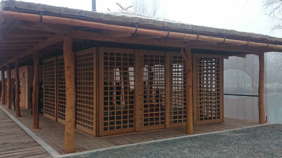 Dřevěný pavilon bude sloužit především rodinám s dětmi
