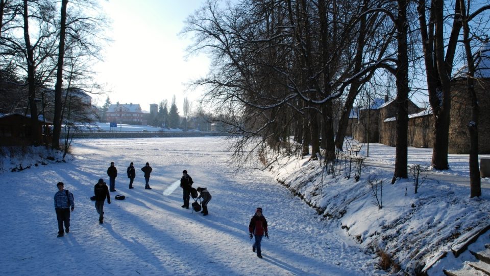 Rybník a zimní radovánky