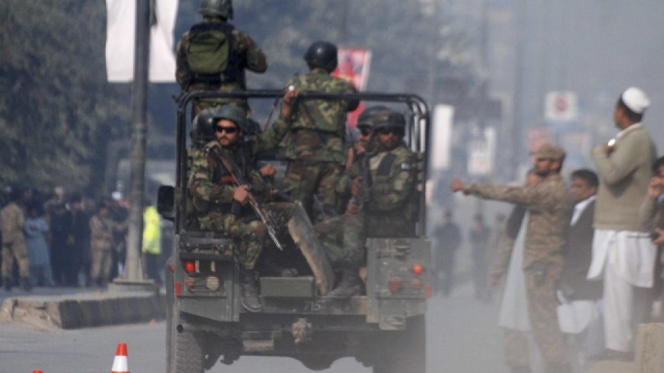 K osvobození rukojmí nasadila pákistánská armáda desítky příslušníků