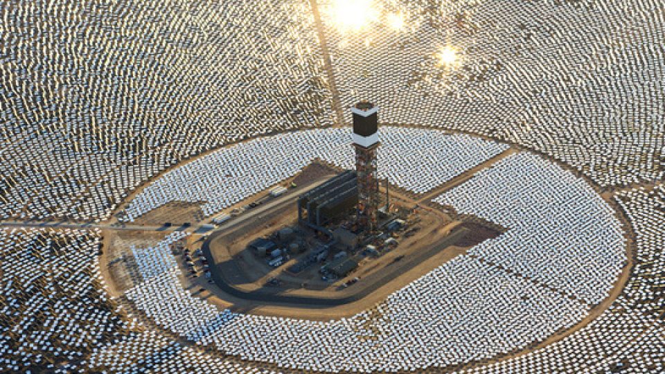 Nejvýkonnější solární termální elektrárna na světě - Ivanpah Solar Power Facility