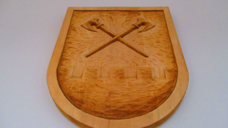 Znak Broumova ve dřevě