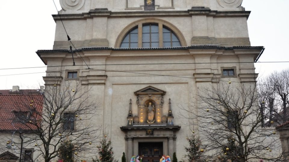 Pražské Jezulátko najdete v malostranském Kostele Panny Marie Vítězné a sv. Antonína Paduánského v Karmelitské ulici