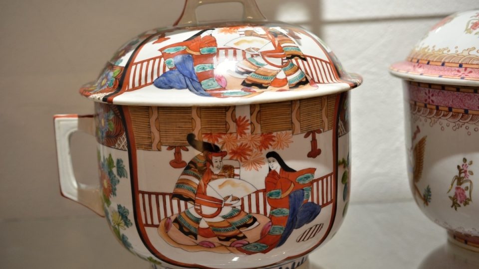 Porcelánový nočník s víkem, Japonsko, polovina 19. století