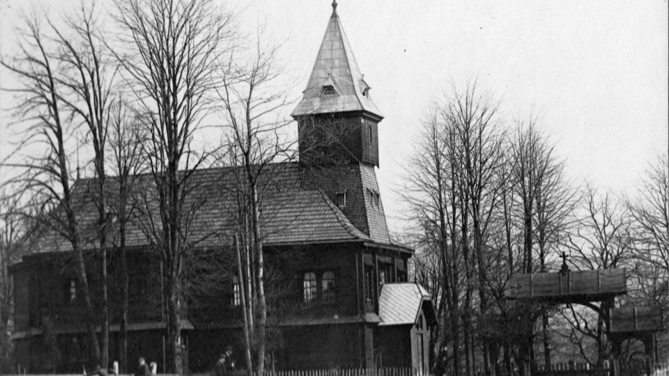 Katolický kostel Povýšení sv. Kříže r. 1930