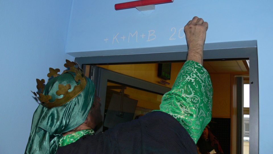 K+M+B 2015 nade dveřmi vysílacího studia