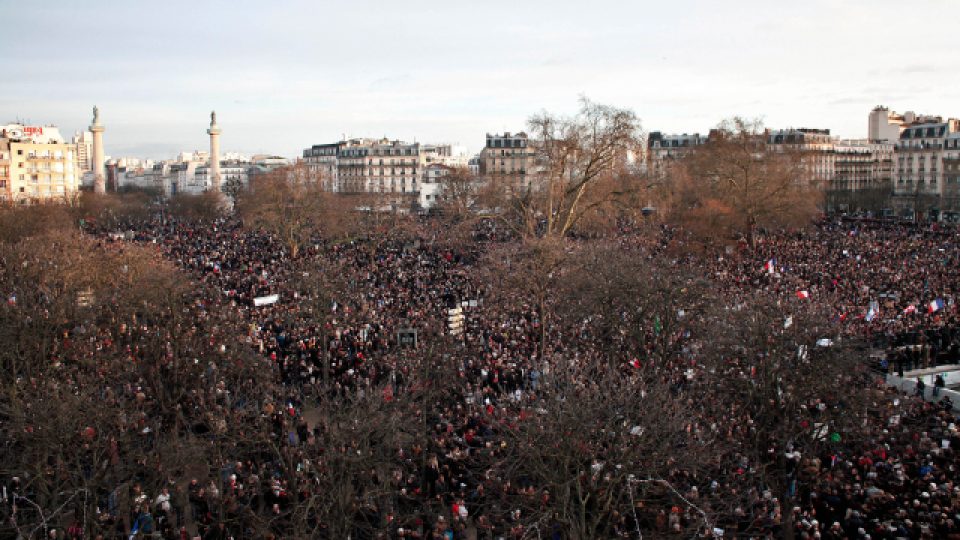Možná až 1,5 milionu lidí v ulicích Paříže