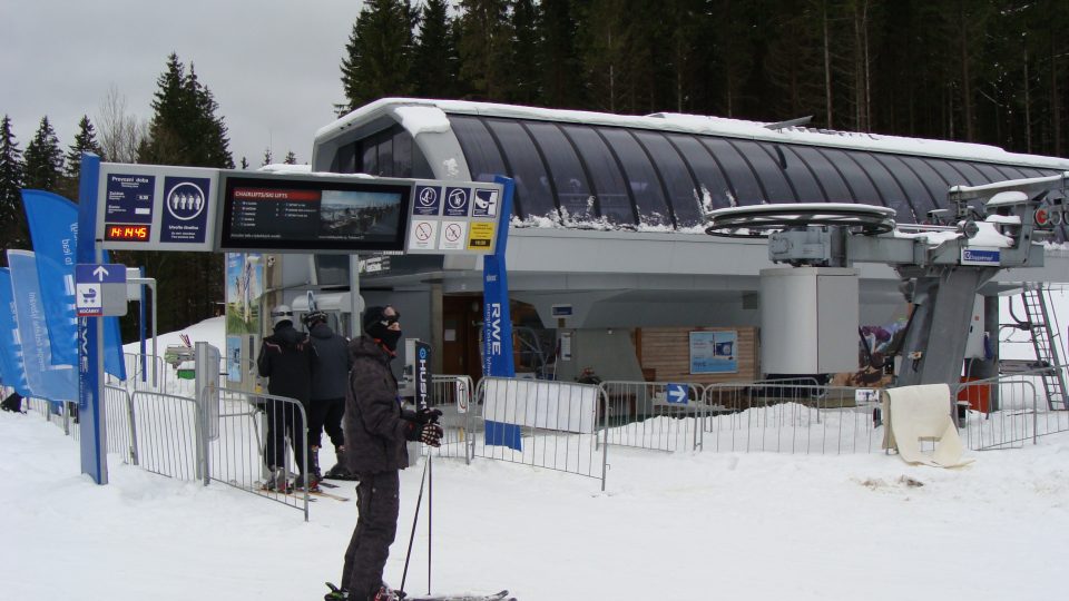 Lanovka v lyžařském areálu Dolní Morava