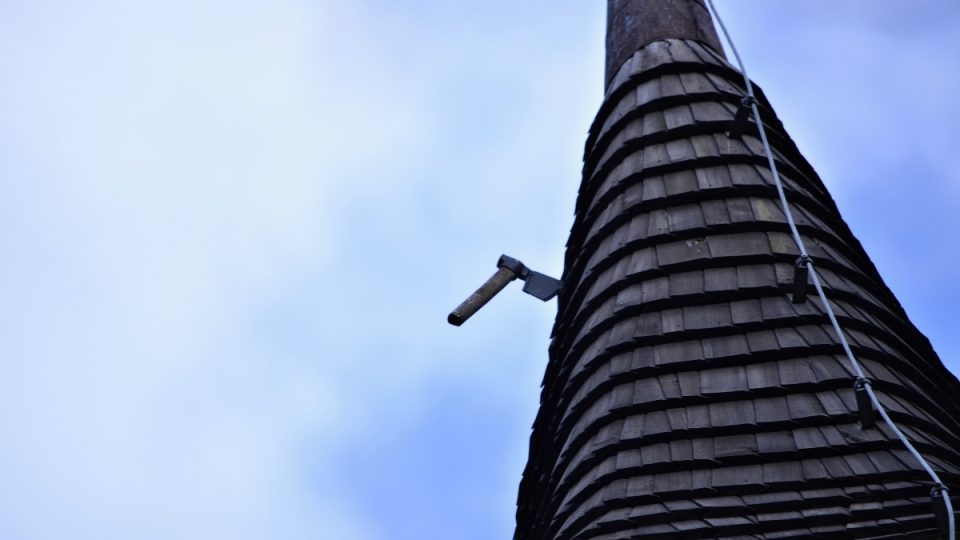 Sekyrka na špici zvonice