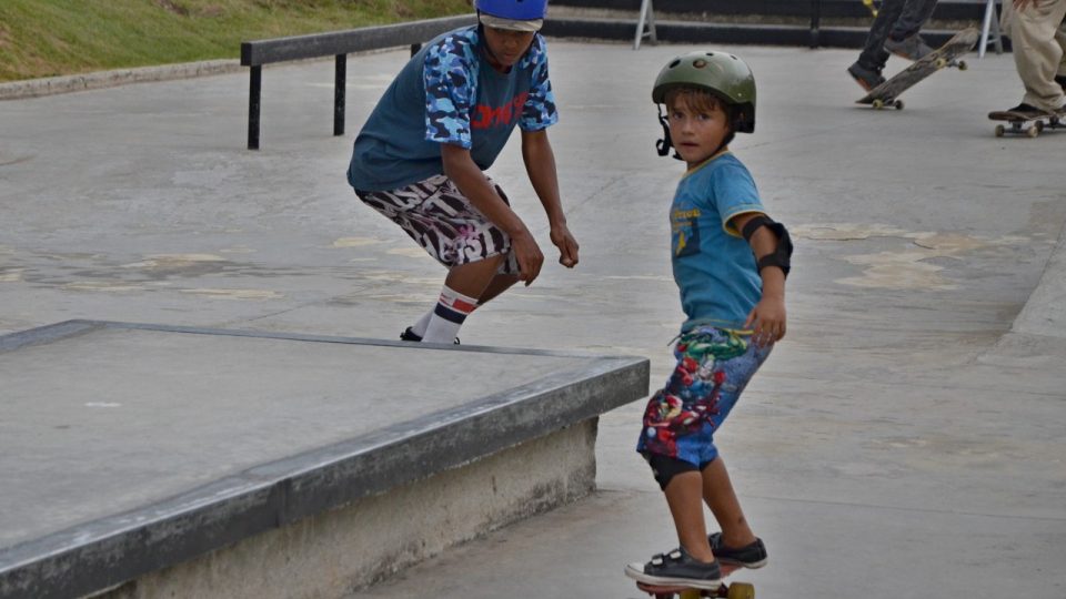 Na skateboardu se v parku Madureira učí jezdit děti už od pěti let