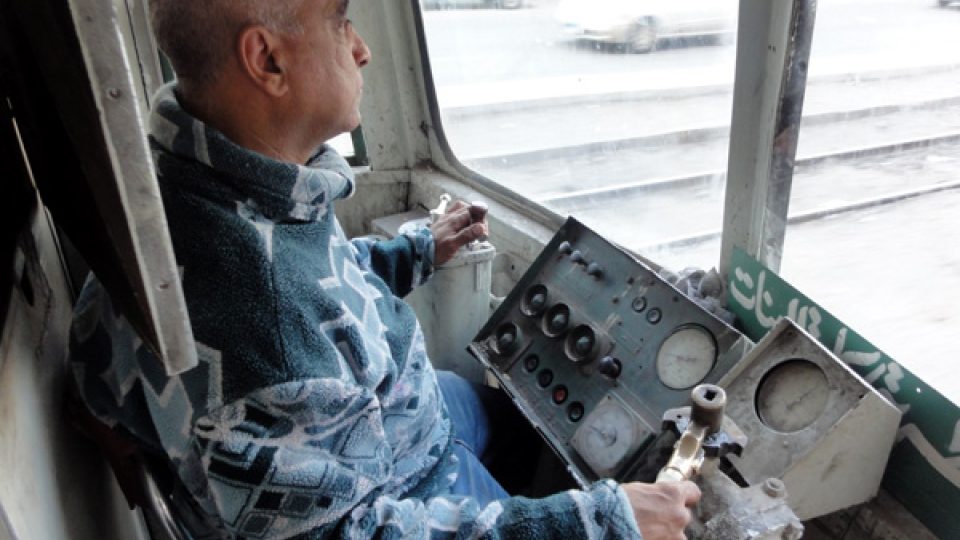 Íháb řídí tramvaje už dvacet let. Dřív dělal průvodčího