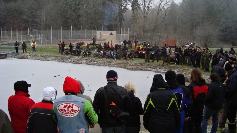 Na zimní Jawáč přijely stovky motořkářů z celé země