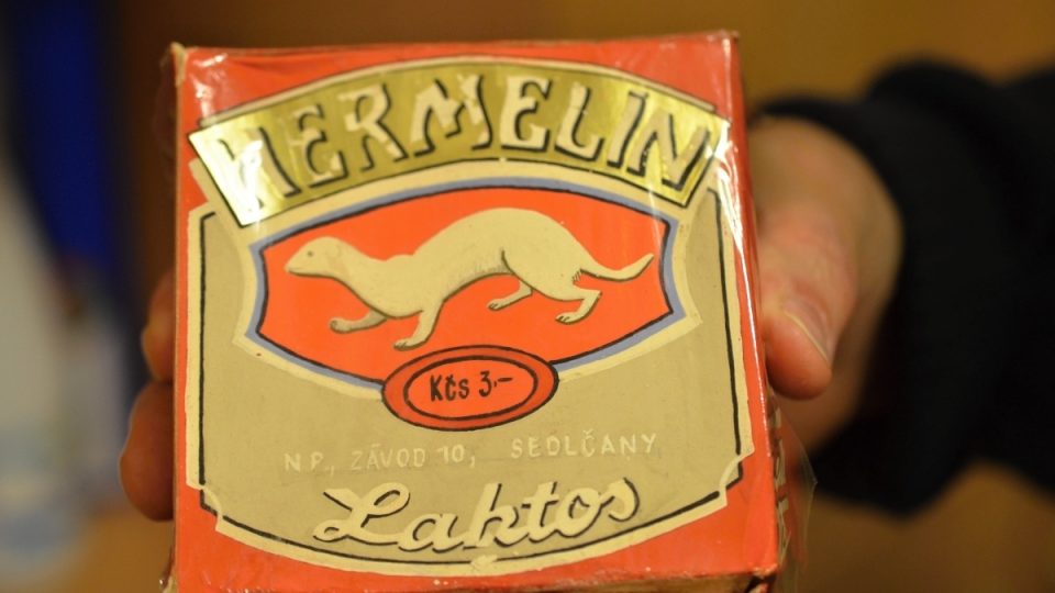 Návrh krabičky na sýr Hermelín - neprošel, jeden ze členů komise prohlásil, že obrázek myši se nehodí (je to hranostaj)