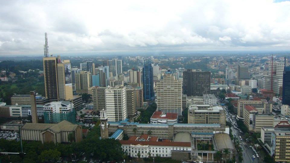 Z vyhlídkové plošiny Jomo Kenyatta Centre vypadá Nairobi trochu jako africký New York