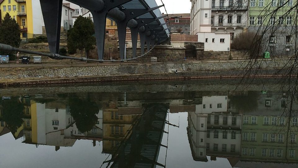 Lidem v Jaroměři dnes začíná sloužit nový Komenského most