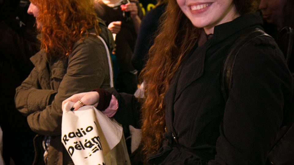 Publikum před koncertem Zrní a Divided 03315089.jpeg