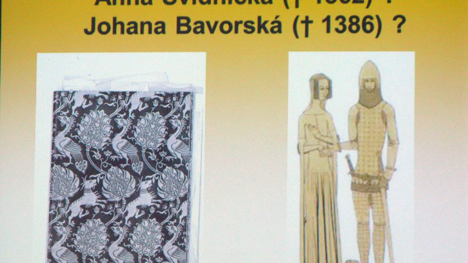 PhDr. Milena Bravermanová představovala soubor fragmentů, které přiřazovala ke konkrétním panovníkům a členům jejich rodin