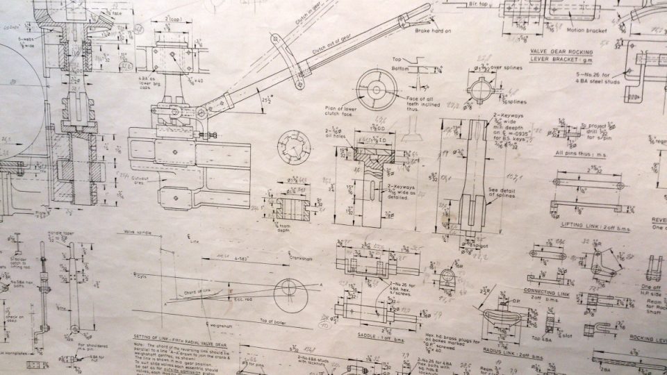 Anglické nákresy, podle kterých Jan Tomek vyrábí parní stroje