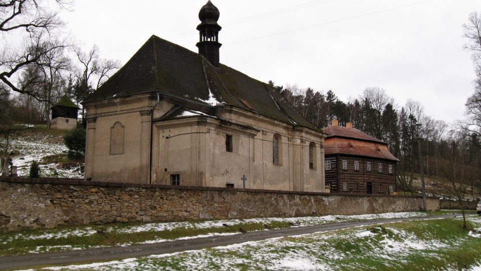 Kostel v Dolní Krupé na Mladoboleslavsku