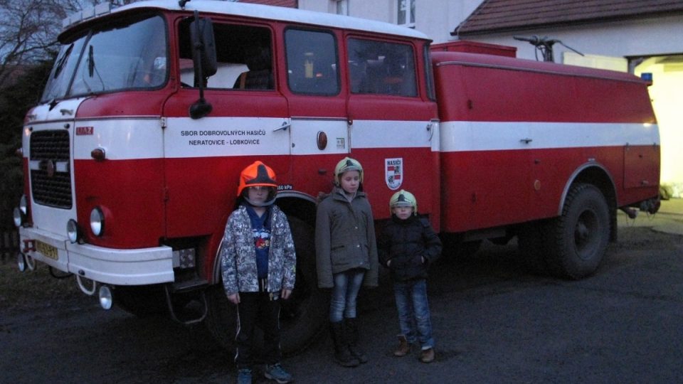 Malí hasiči před CAS 25 Škoda 706 RTHP