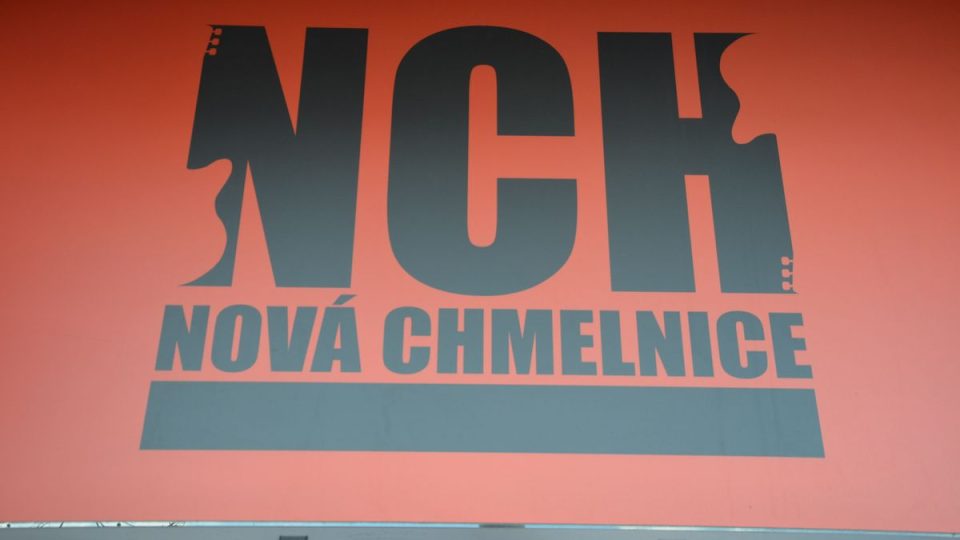 Logo klubu Nová Chmelnice na Žižkově