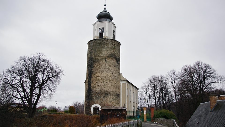 Kostel sv. Josefa a hrad Frýdberk v jednom