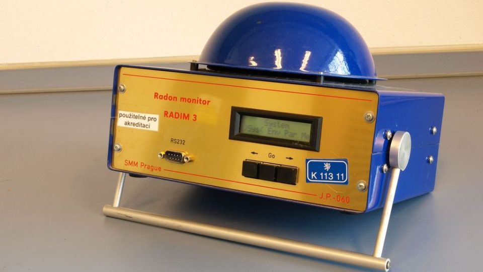Měřit radon je prý možné několika způsoby, ten nejjednodušší je navíc zdarma.