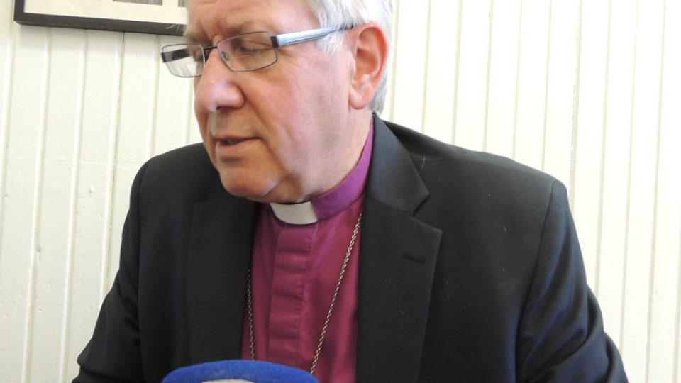 Biskup z Leicesteru Tim Stevens