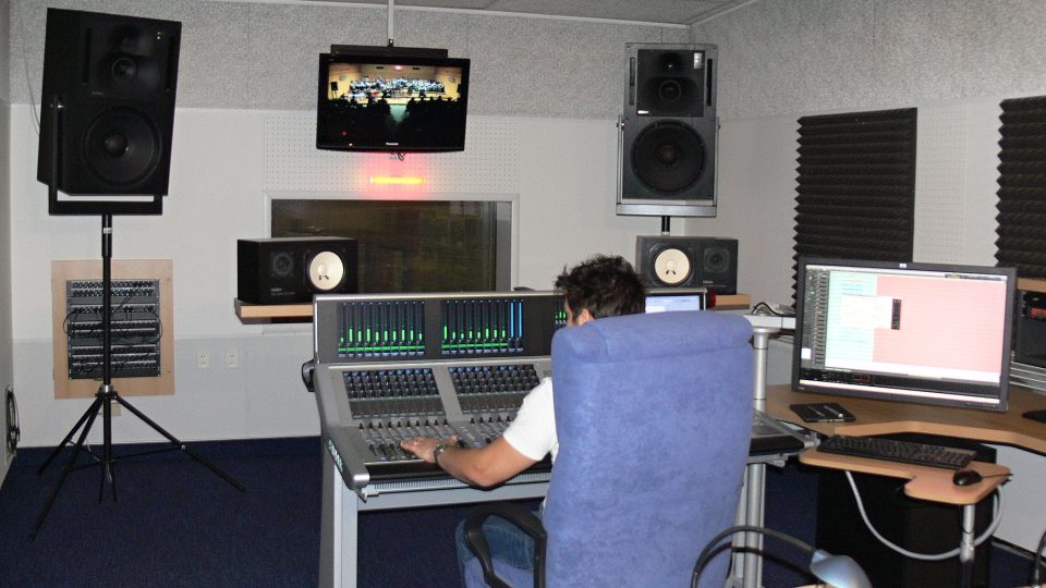 Režie rozhlasového Studia 1, o zvuk se stará Aleš Huber