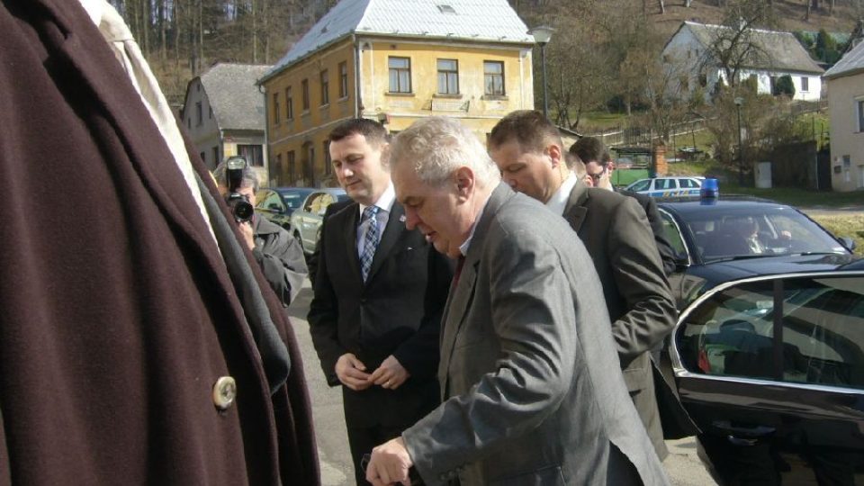 Prezident Miloš Zeman při příjezdu do Stráže pod Ralskem