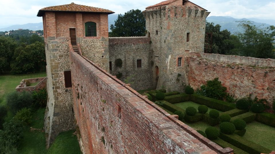Věže pevnosti Montecarlo u toskánské Luccy