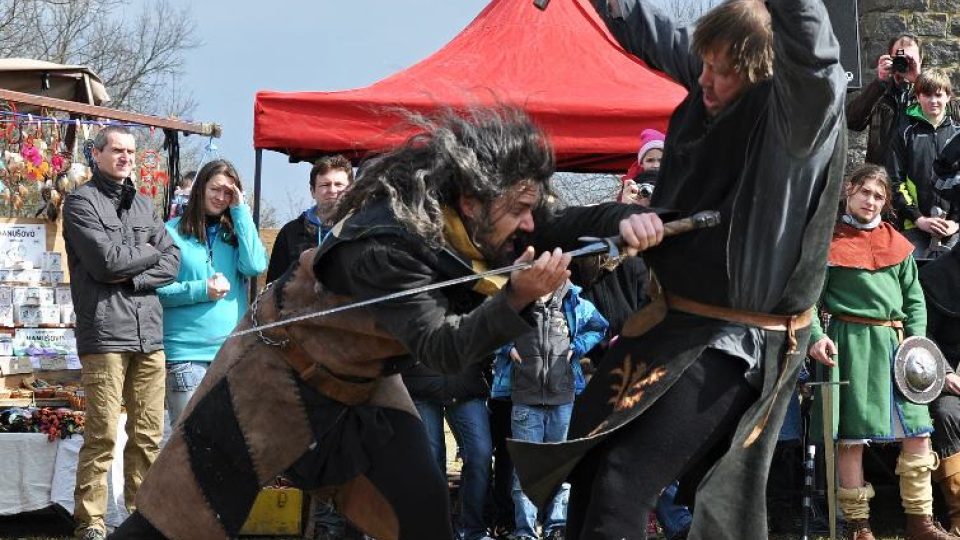 tředověké souboje skupiny historického šermu Gotika a Invictum.