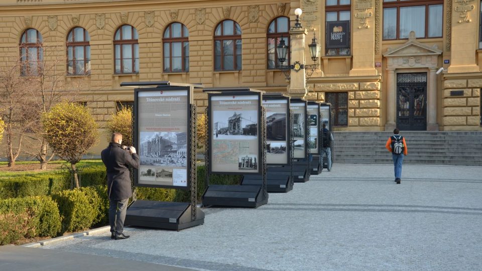 Výstava, věnovaná Těšnovskému nádraží, bude před Muzeem hlavního města Prahy na Florenci do 31. 5. 2015