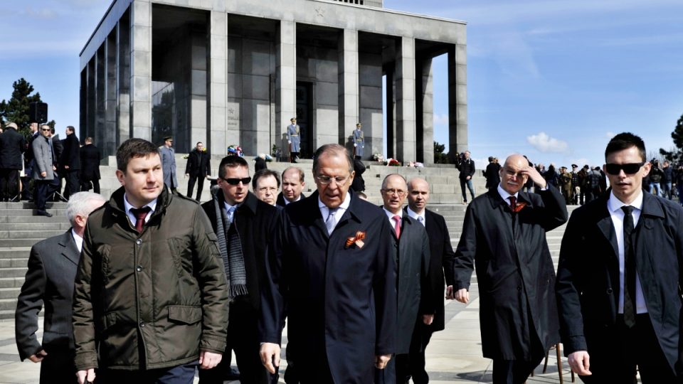 Ruský ministr zahraničí Sergej Lavrov se na bratislavském Slavíně zúčastnil vzpomínkového aktu u příležitosti 70. výročí osvobození Bratislavy Rudou armádou