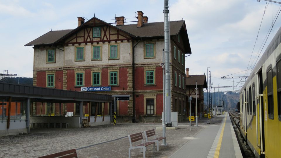 Historická budova nádraží.jpg