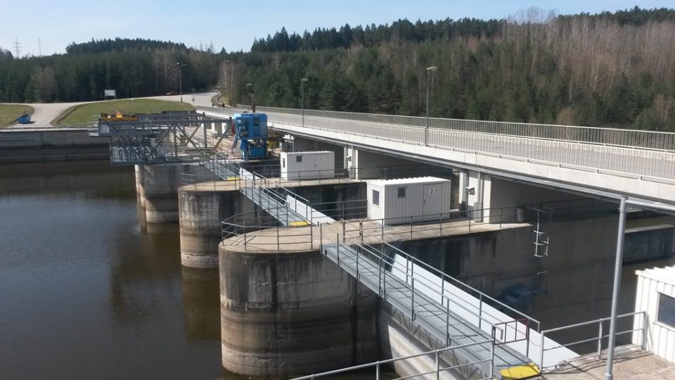 Na Hněvkovické přehradě začaly práce na splavnění posledního pětikilometrového úseku Vltavy mezi Hněvkovicemi a Týnem nad Vltavou