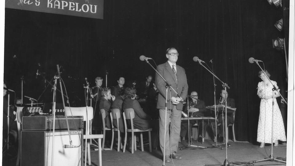 Trocha šafránu z rozhlasového archivu Českého rozhlasu Hradec Králové aneb tyto fotografie už něco pamatují