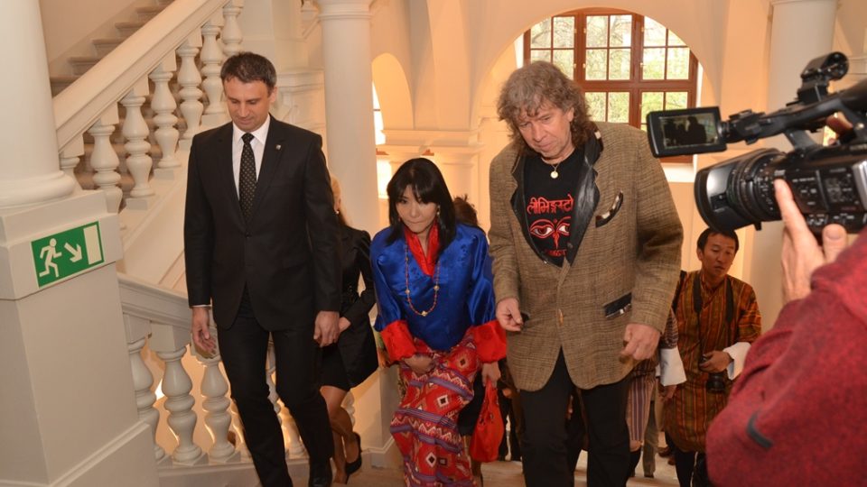 Výstavu Šangri-la, kterou do Jihočeského muzea přivezl Rudolf Švaříček, otevřela královna matka Bhútánského království s delegací