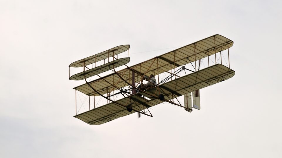 Takto vypadá letoun Wright z pardubického muzea ve vzduchu