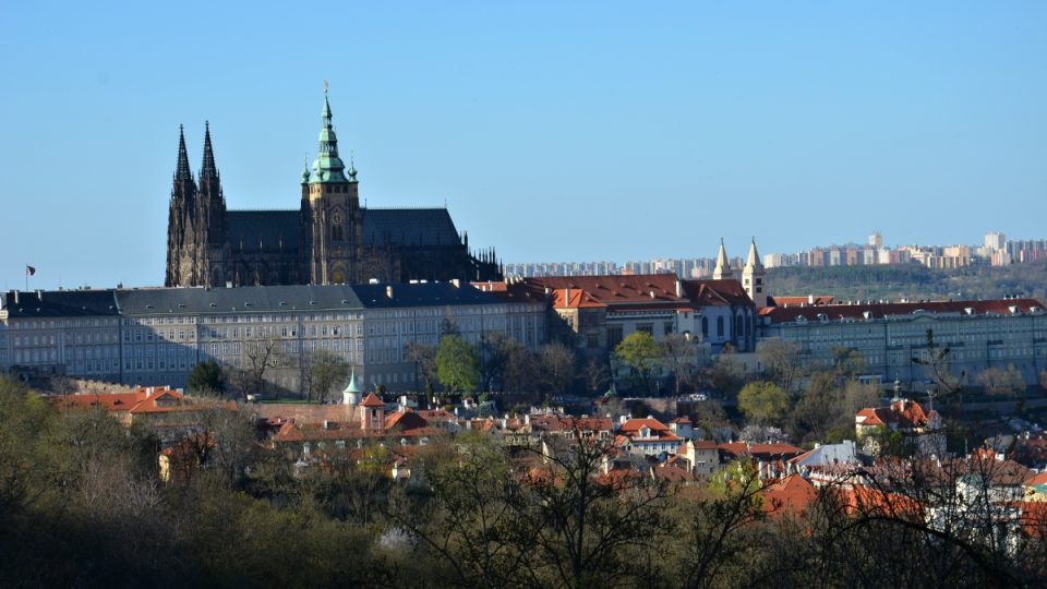 Cestou z Petřína se můžete pokochat pohledem na Pražský hrad