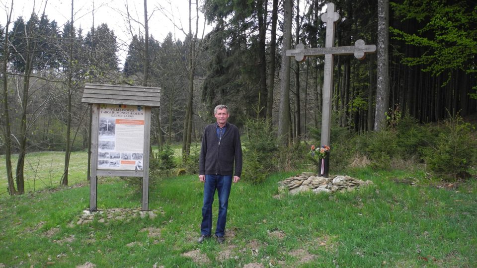 František Groulík u rumunského kříže