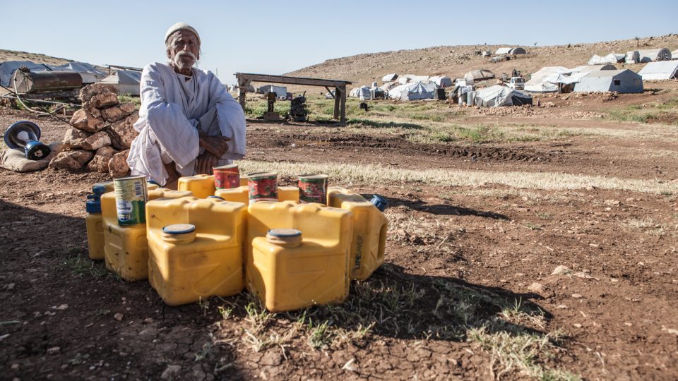 Poprvé po nás střílejí. „Jediný, kdo nám pomohl, byli Kurdové,” zní z horké sindžárské půdy