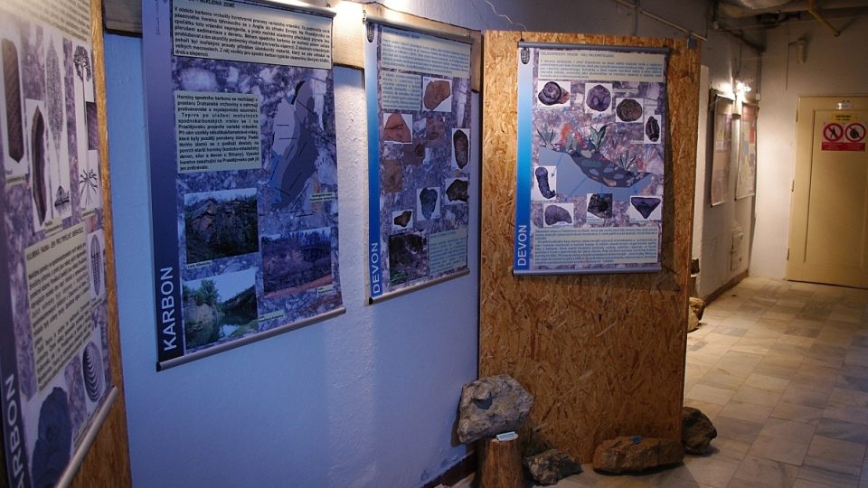 Klasickou část expozice tvoří přehled geologických etap vývoje zdejšího kraje
