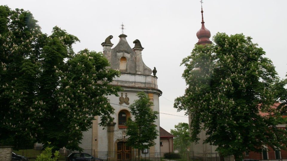 Kostel sv. Martina v Zámrsku stojí nedaleko zámku